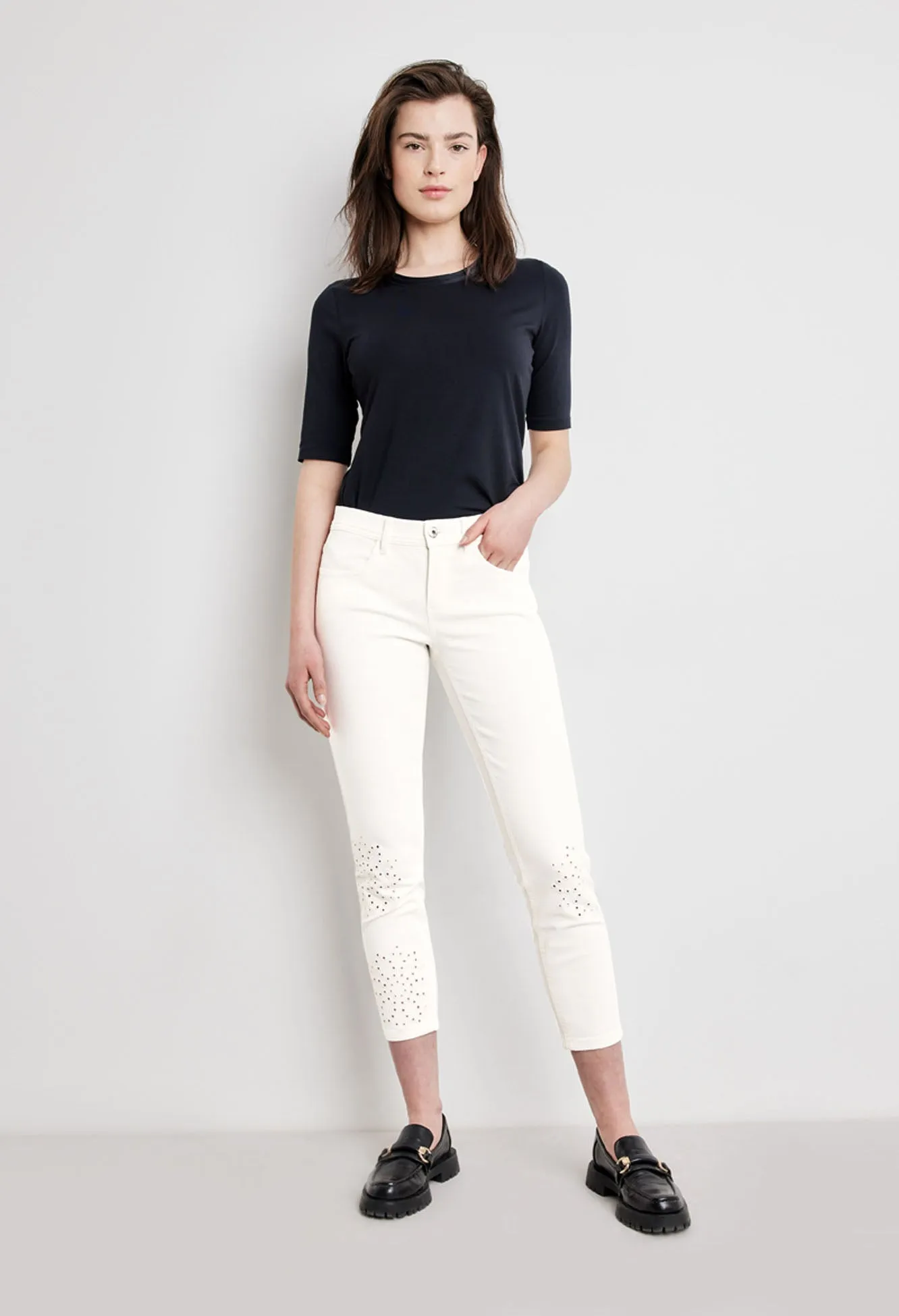 7/8-length jeans with broderie anglaise