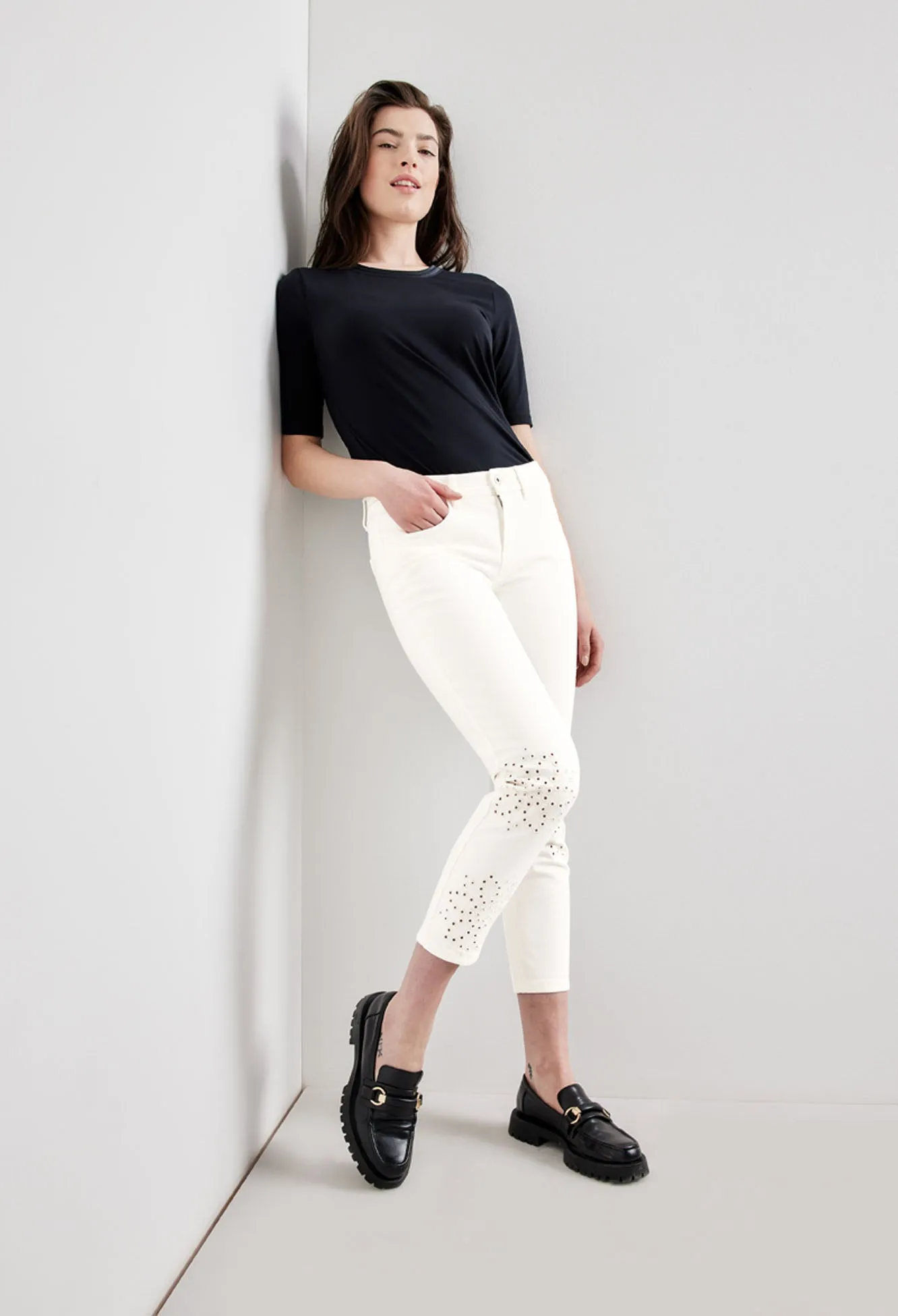 7/8-length jeans with broderie anglaise