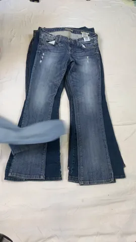 Blast from the Past: Vintage Y2K Flared Jeans ((GRV-10-051)