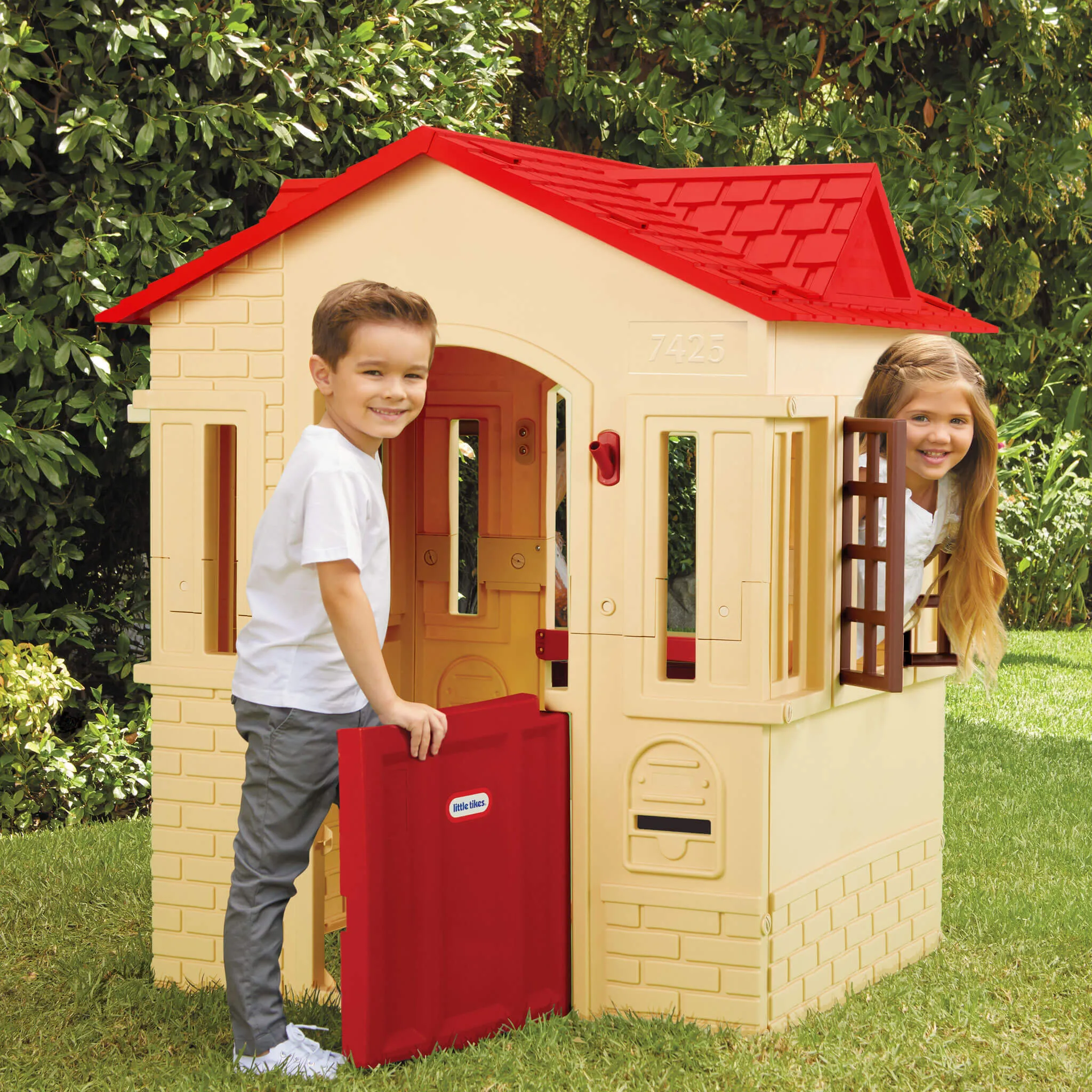 Cape Cottage Playhouse™ - Tan