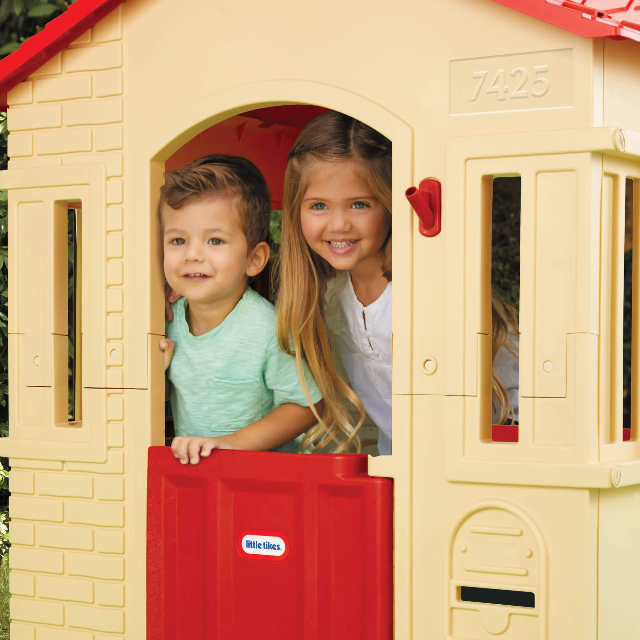 Cape Cottage Playhouse™ - Tan