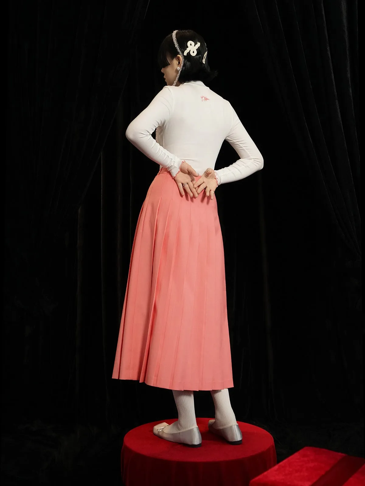 Embroidery Slit Pleated Skirt