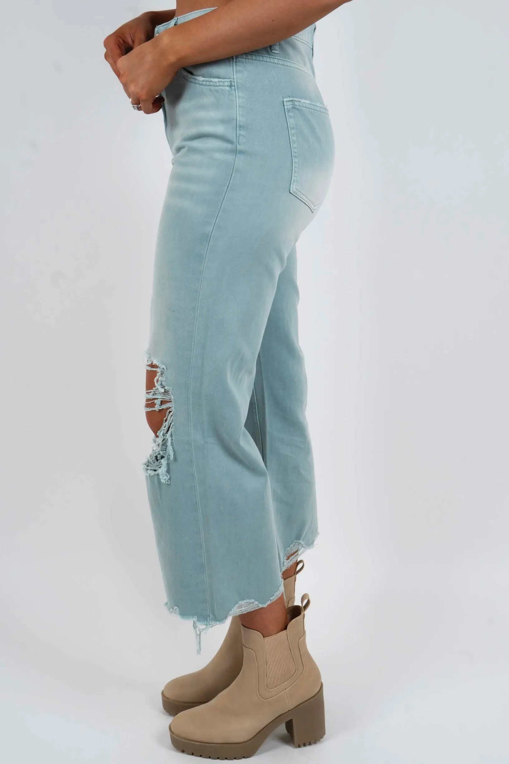 Fun & Free Cropped Jeans (Cloud Blue)