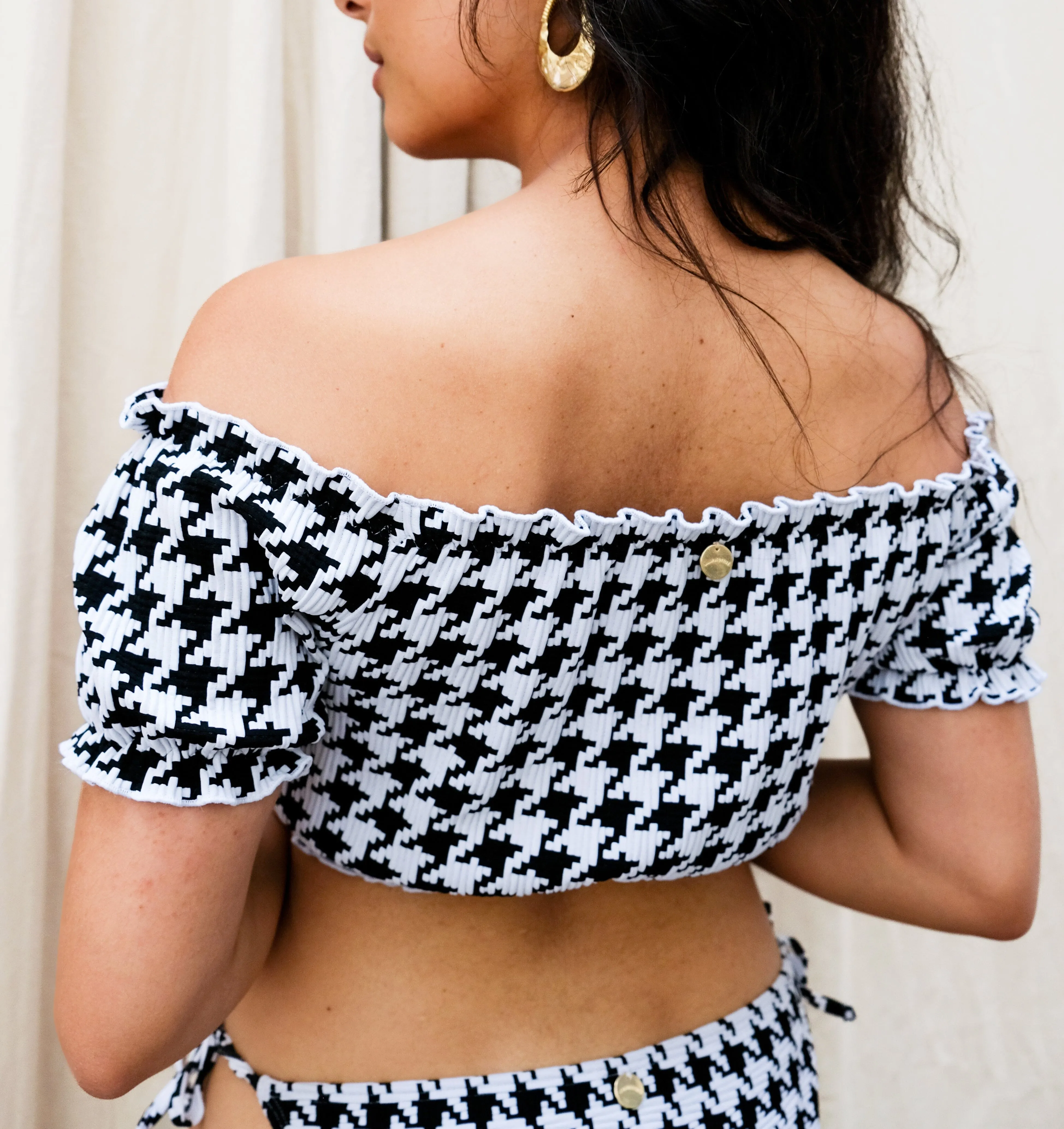 Houndstooth waffle cold shoulder bikini top [Monochrome]