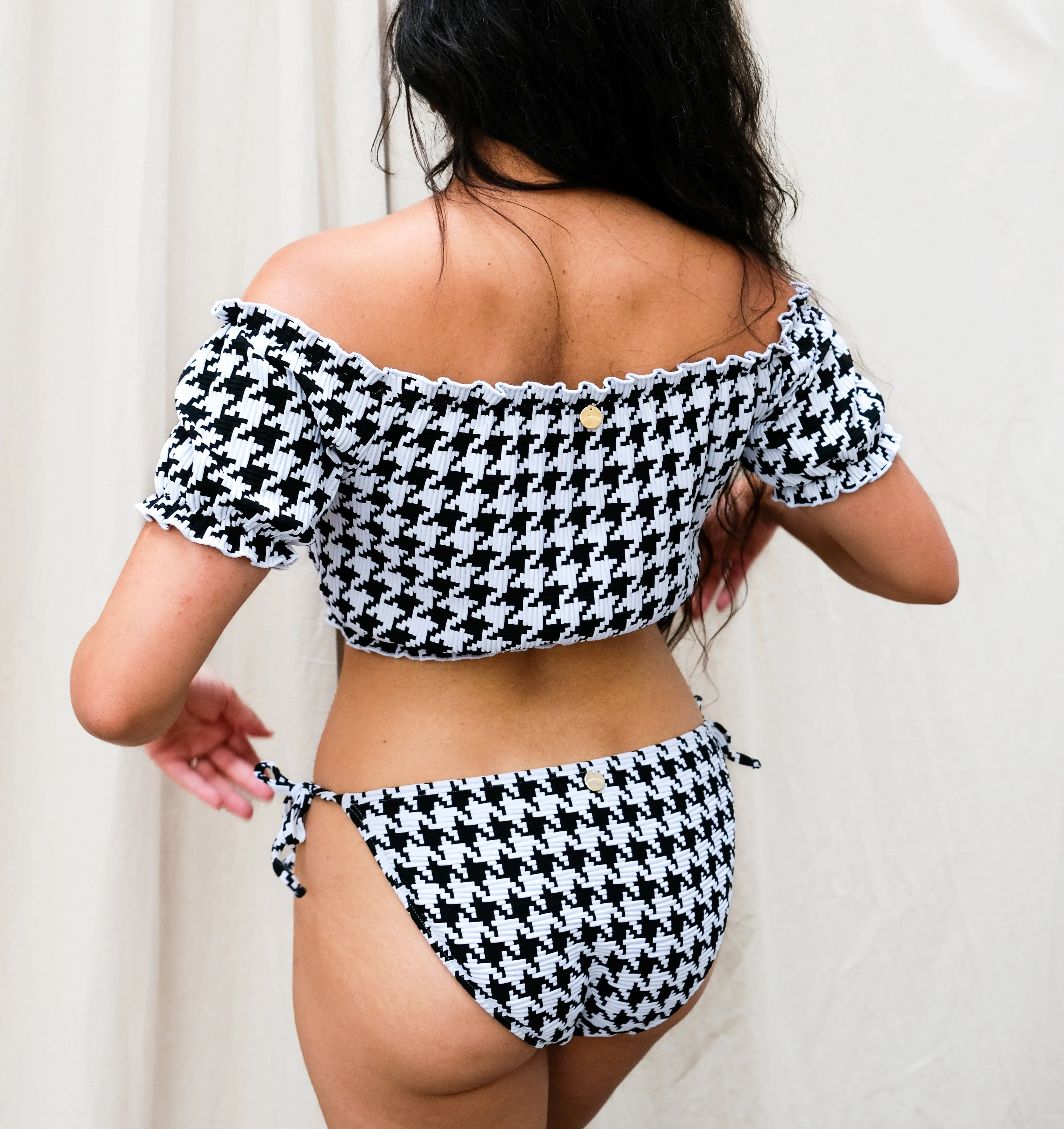 Houndstooth waffle cold shoulder bikini top [Monochrome]