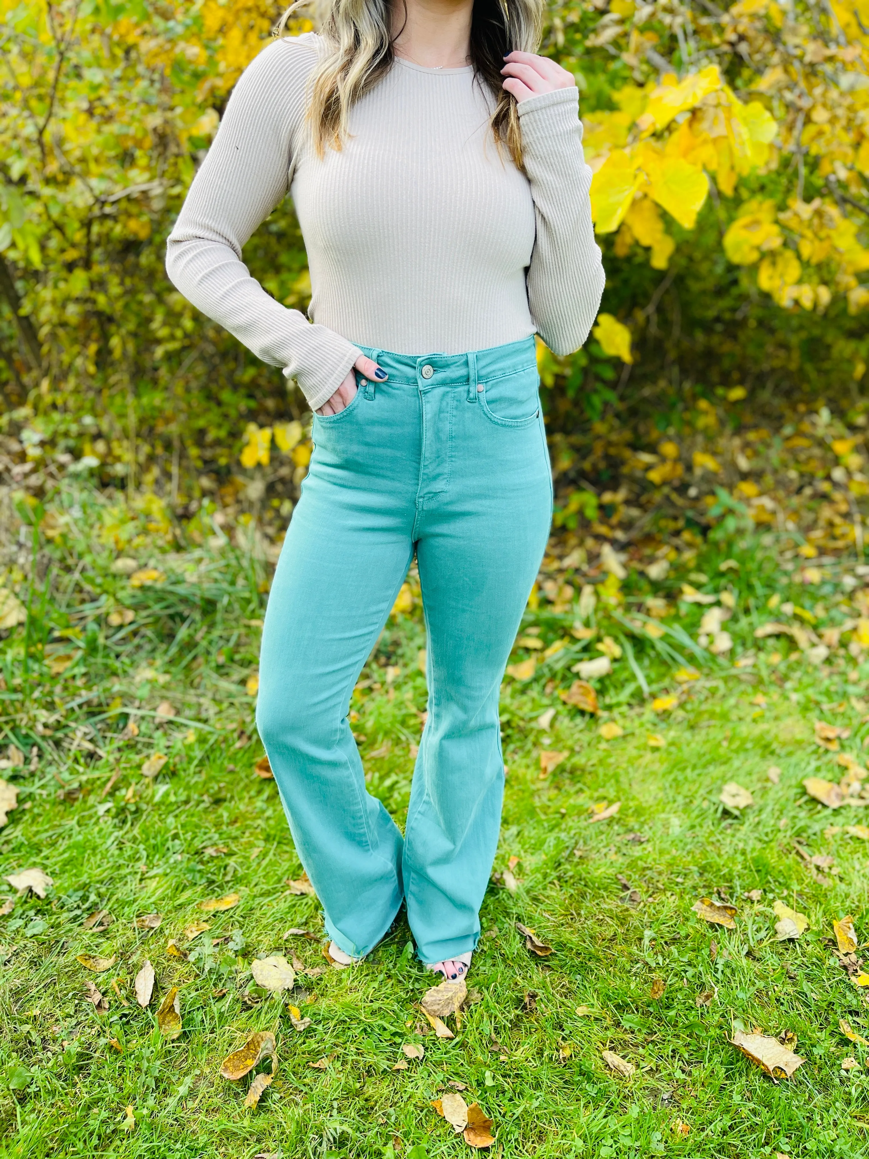 Judy Blue Totally Topaz Tummy Control Flare Jeans in Reg/Curvy