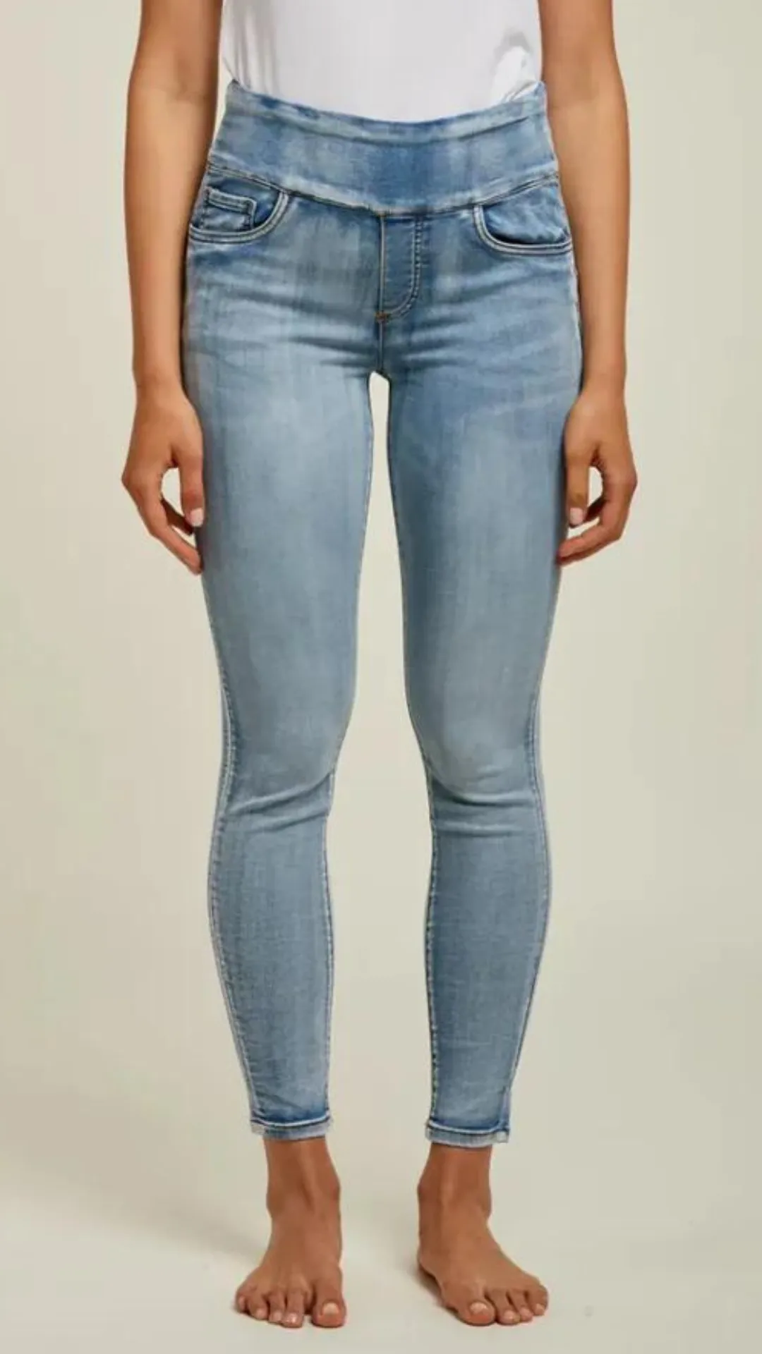 Lisa - Light Wash Stretch Jeans