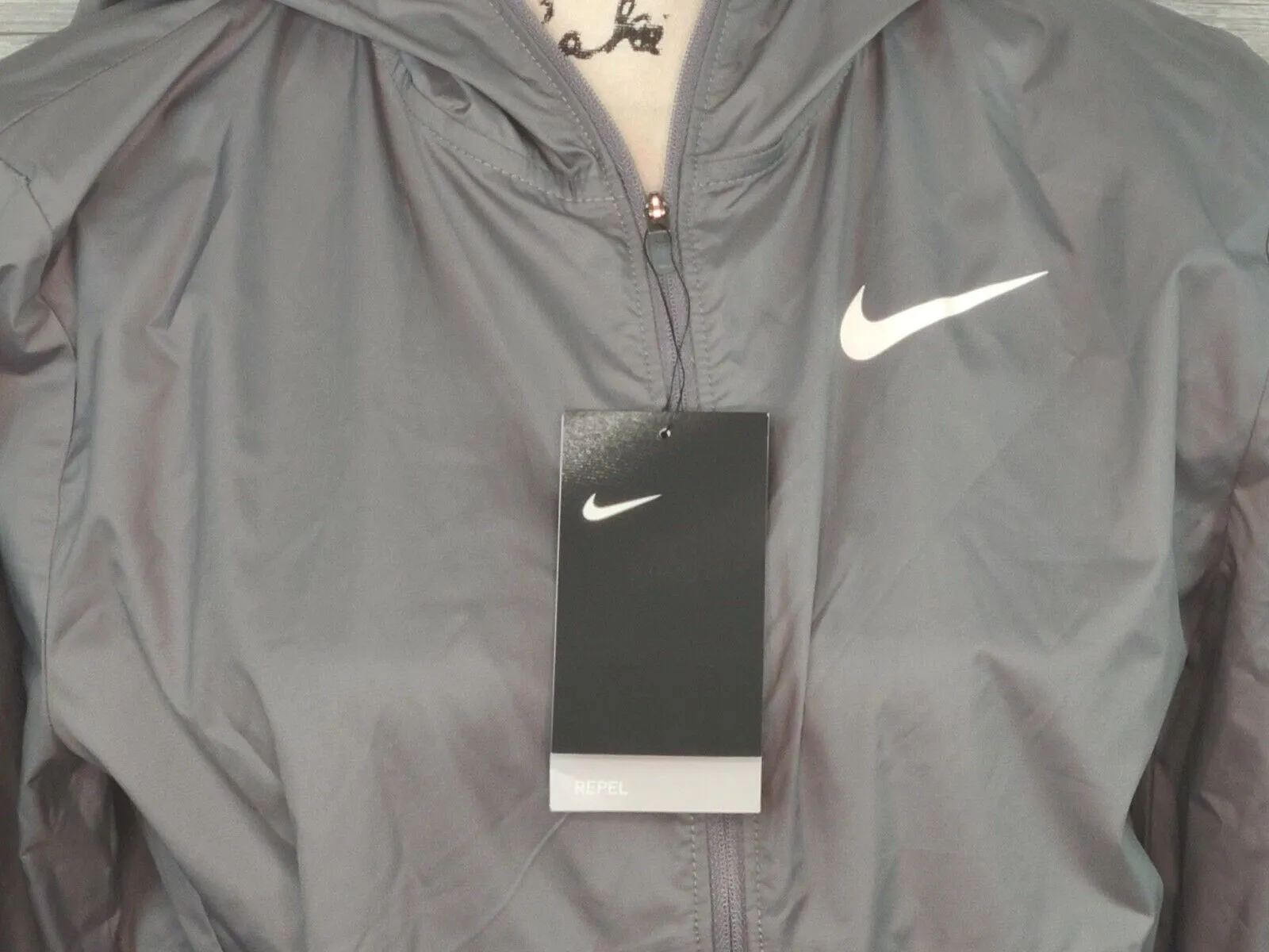 Nike Essential Women's Gray Wind & Water Repellent Track Jacket Size Small