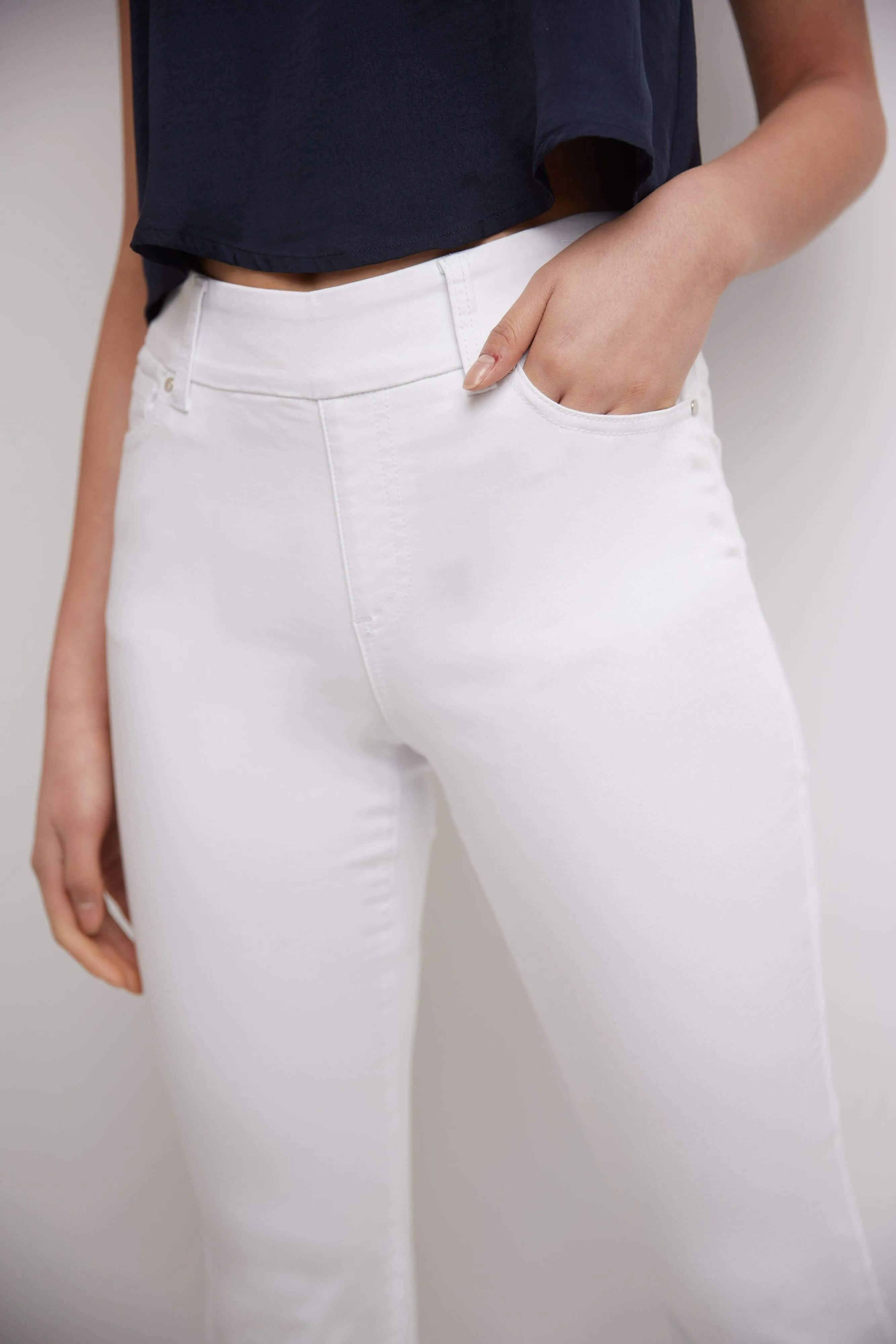 Pull-on Bootcut Jeans with real pockets